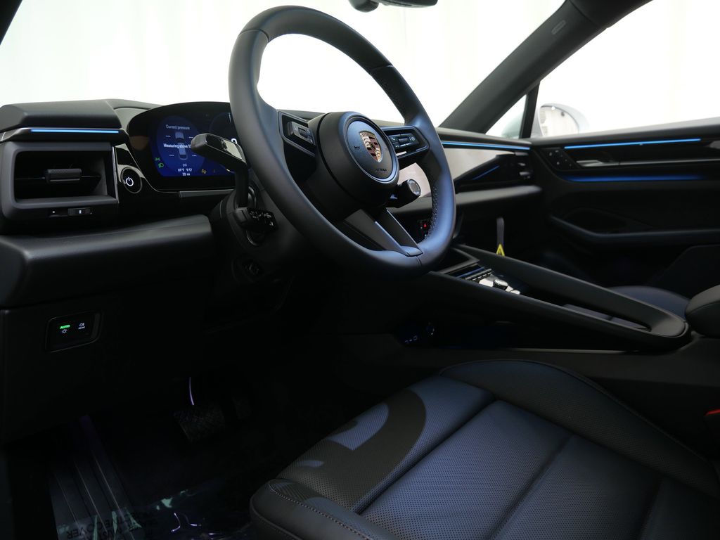 Thumbnail: 2026 Porsche Macan - 2
