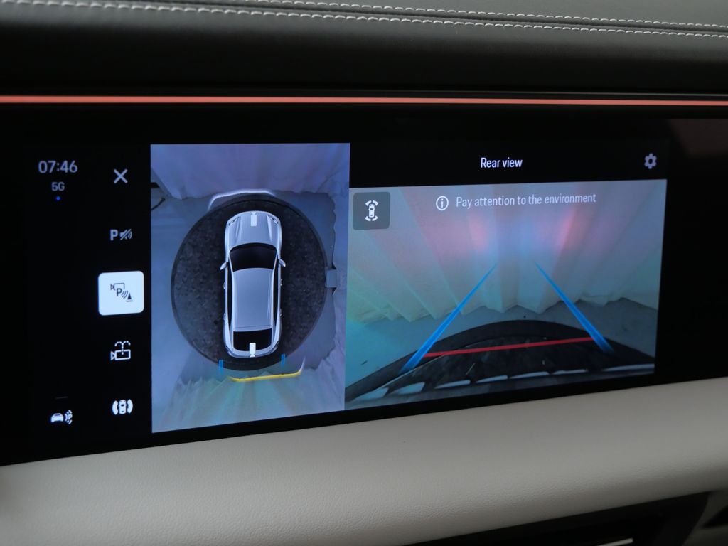 Thumbnail: 2024 Porsche Macan - 27