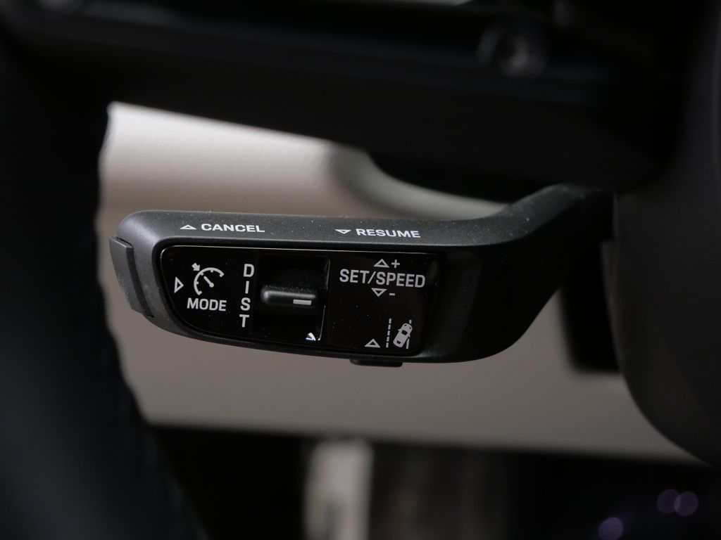 Thumbnail: 2024 Porsche Macan - 24