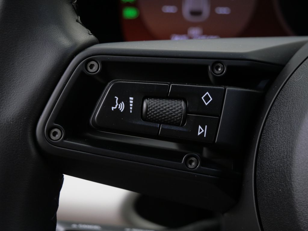 Thumbnail: 2024 Porsche Macan - 21