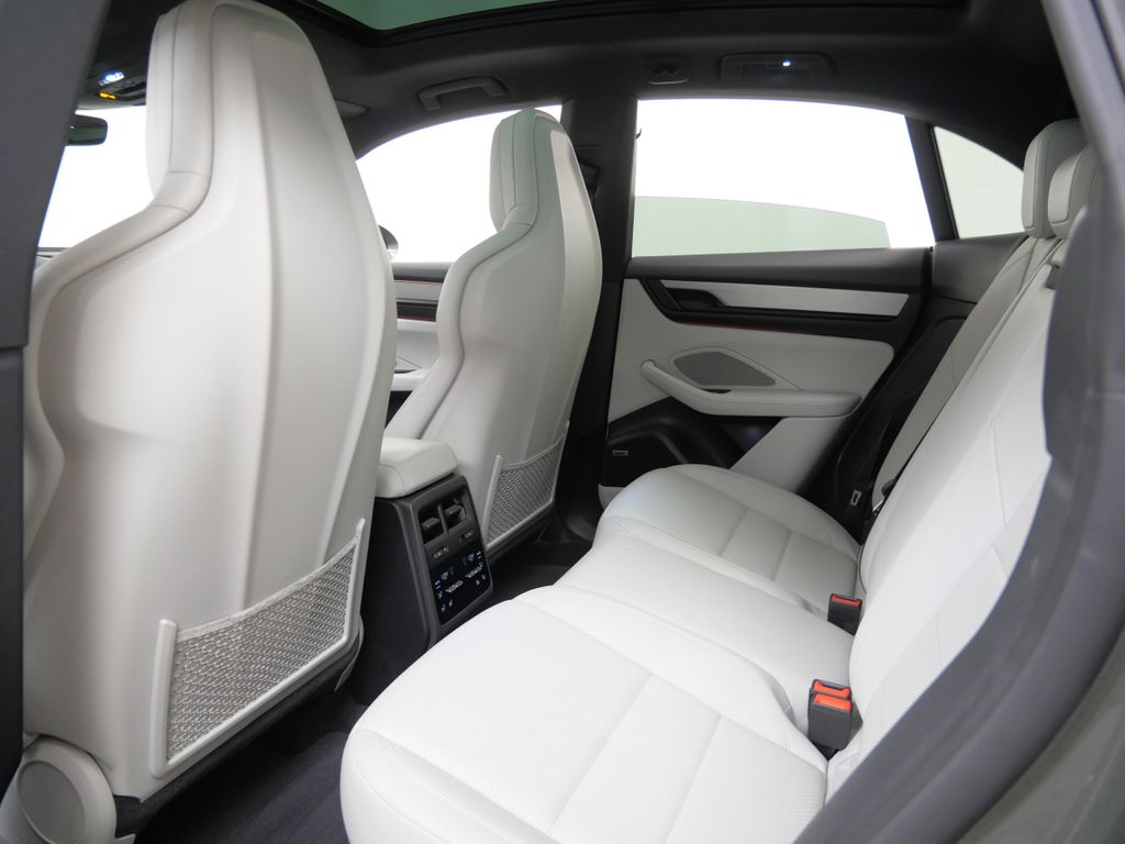 Thumbnail: 2024 Porsche Macan - 8