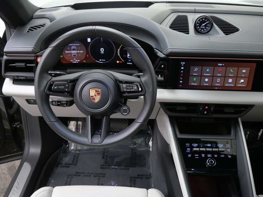 Thumbnail: 2024 Porsche Macan - 6