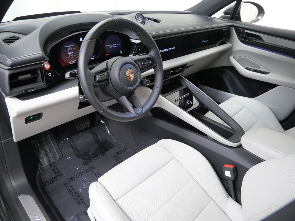 Thumbnail: 2024 Porsche Macan - 2