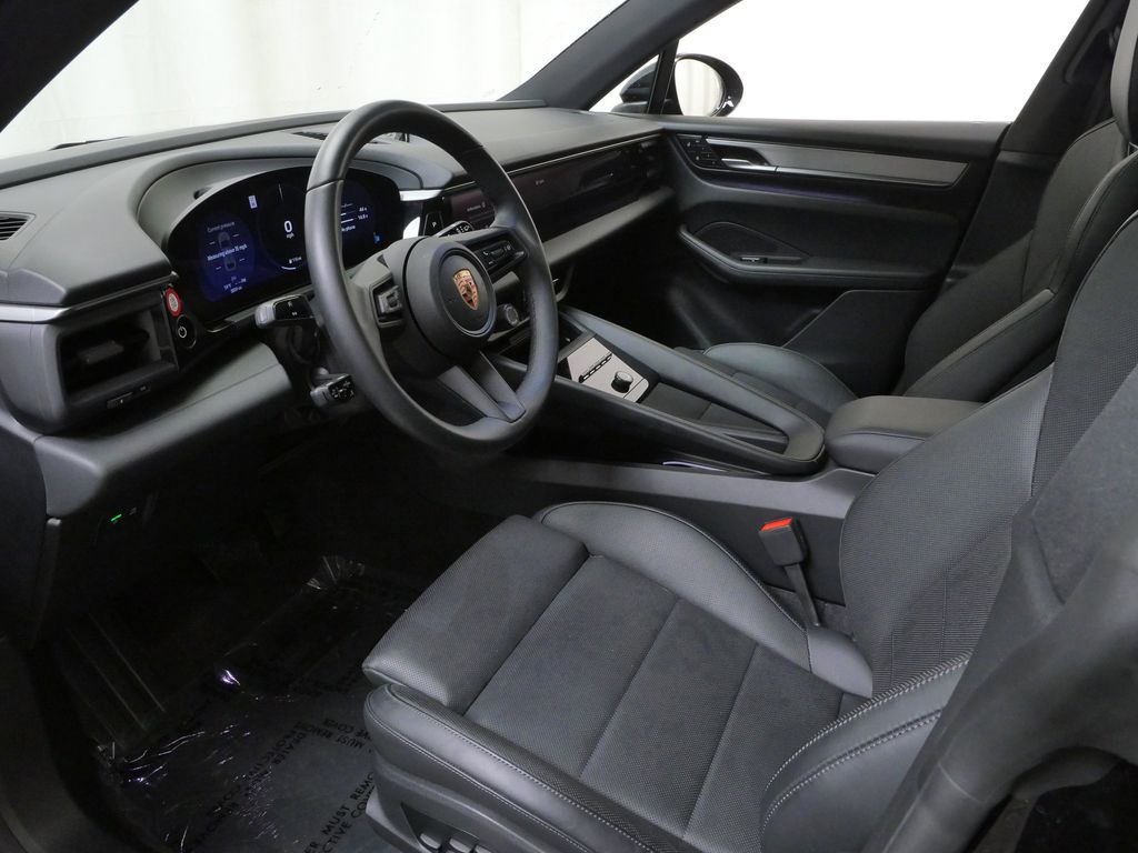 Thumbnail: 2025 Porsche Macan - 6