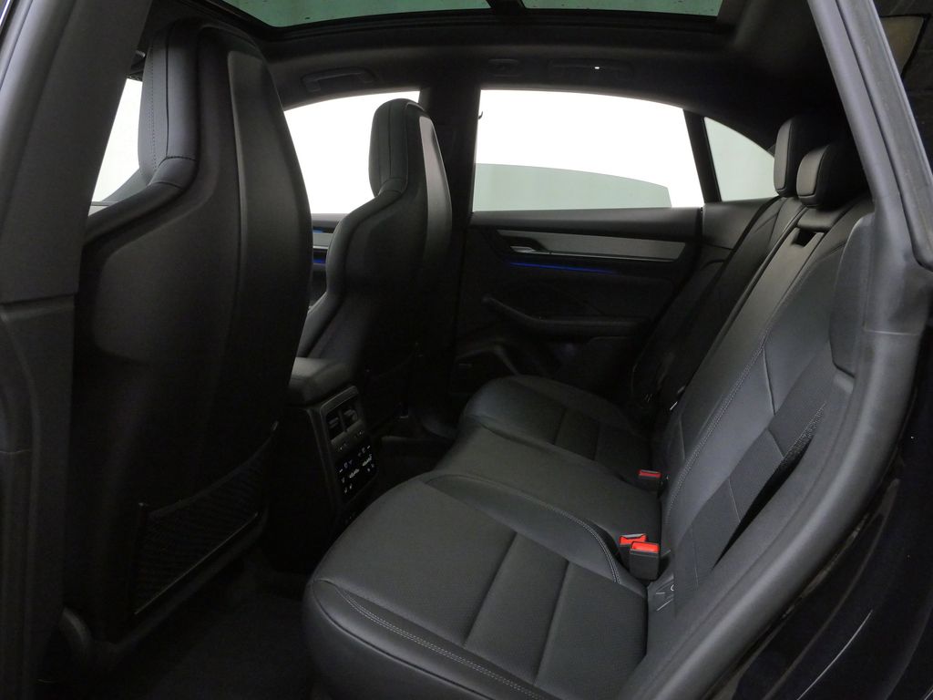 Thumbnail: 2025 Porsche Macan - 8