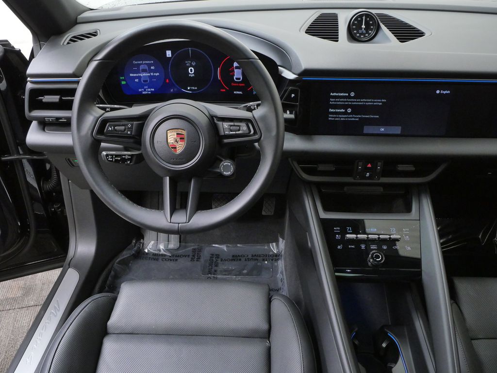 Thumbnail: 2025 Porsche Macan - 2