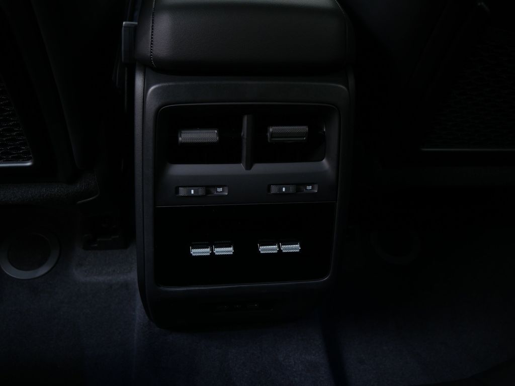 Thumbnail: 2026 Porsche Macan - 18