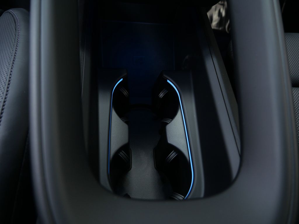 Thumbnail: 2026 Porsche Macan - 20