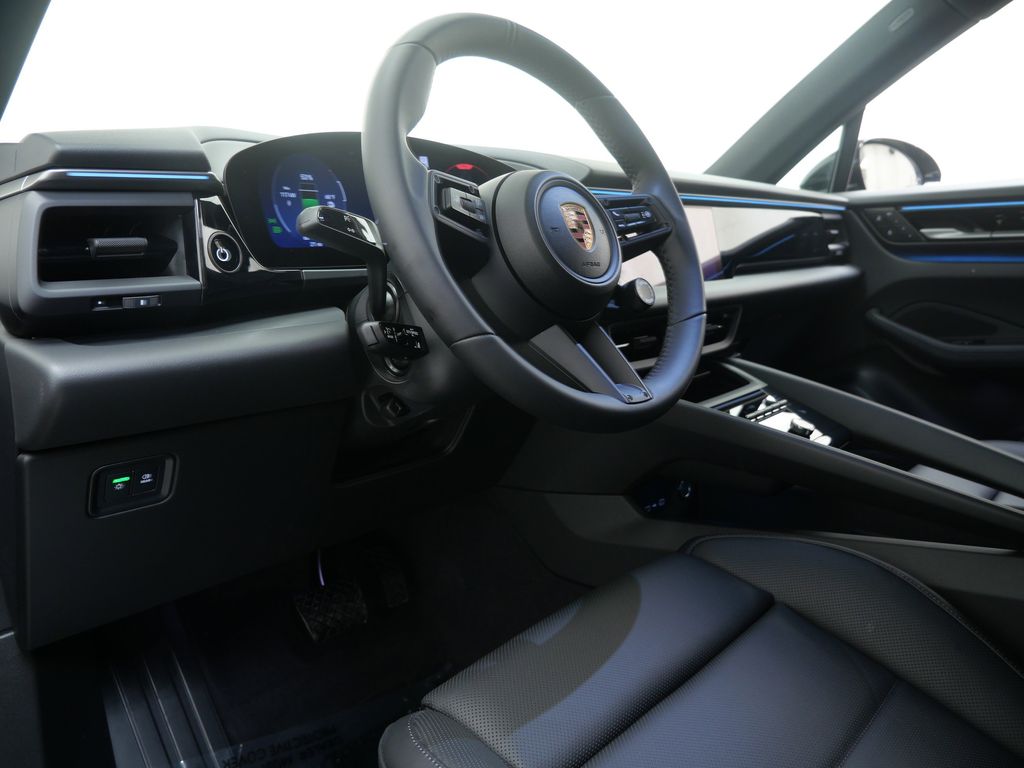 Thumbnail: 2026 Porsche Macan - 2