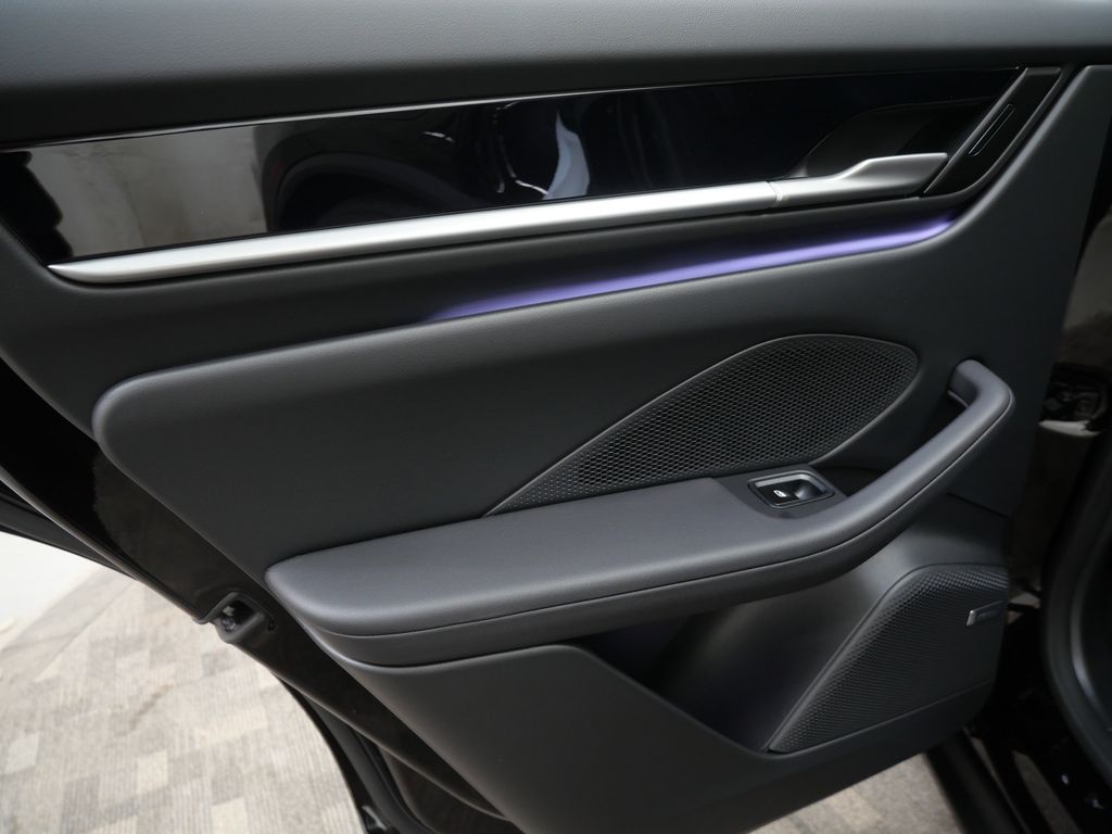 Thumbnail: 2026 Porsche Macan - 17
