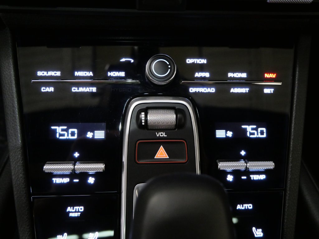 Thumbnail: 2019 Porsche Cayenne - 25