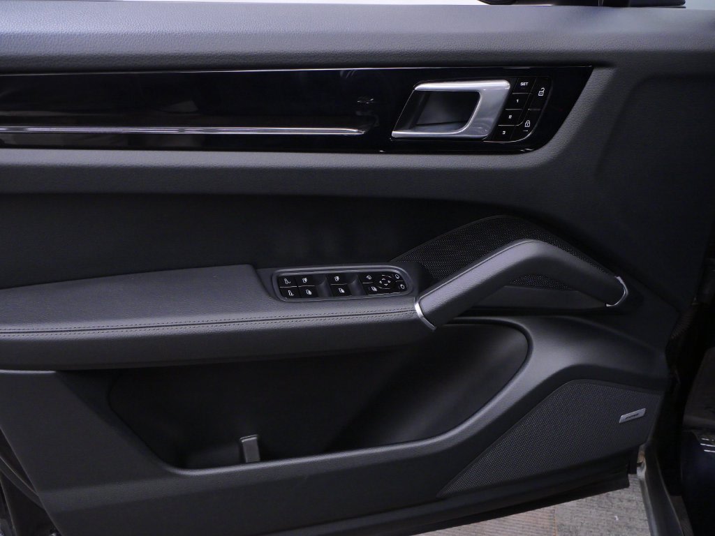 Thumbnail: 2019 Porsche Cayenne - 17