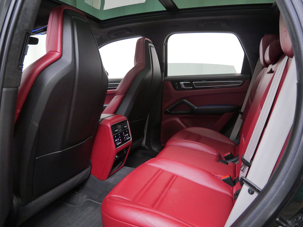 Thumbnail: 2023 Porsche Cayenne - 9