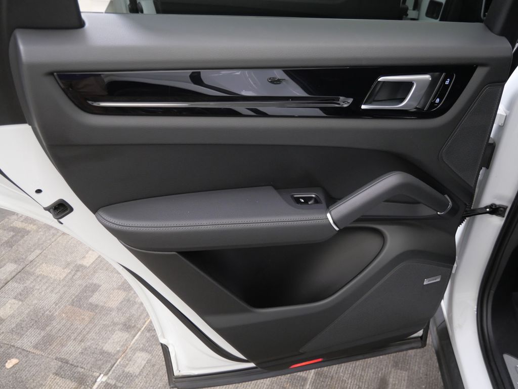 Thumbnail: 2021 Porsche Cayenne - 18