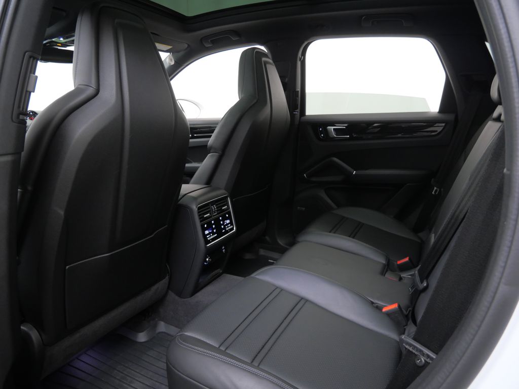 Thumbnail: 2021 Porsche Cayenne - 8
