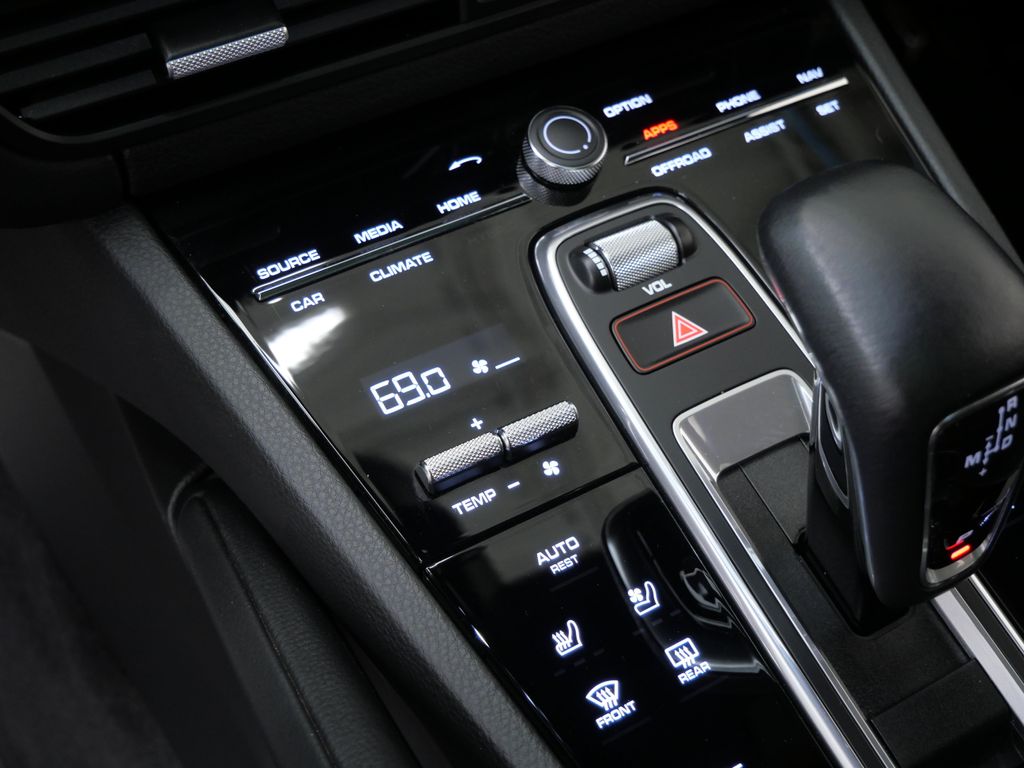 Thumbnail: 2021 Porsche Cayenne - 10