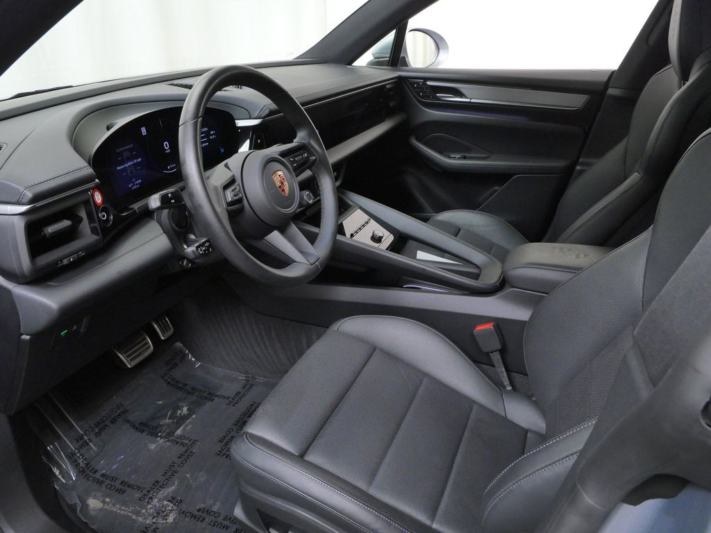Thumbnail: 2025 Porsche Macan - 7
