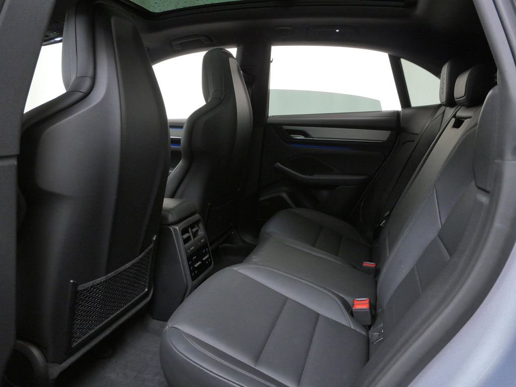 Thumbnail: 2025 Porsche Macan - 9