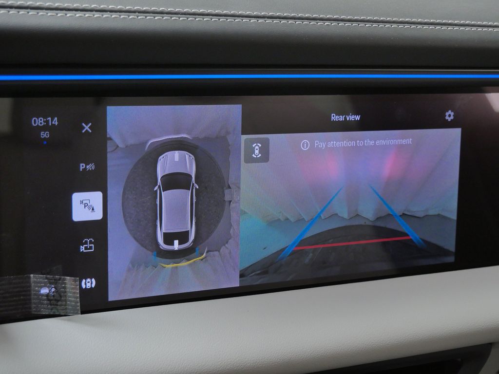 Thumbnail: 2025 Porsche Macan - 27