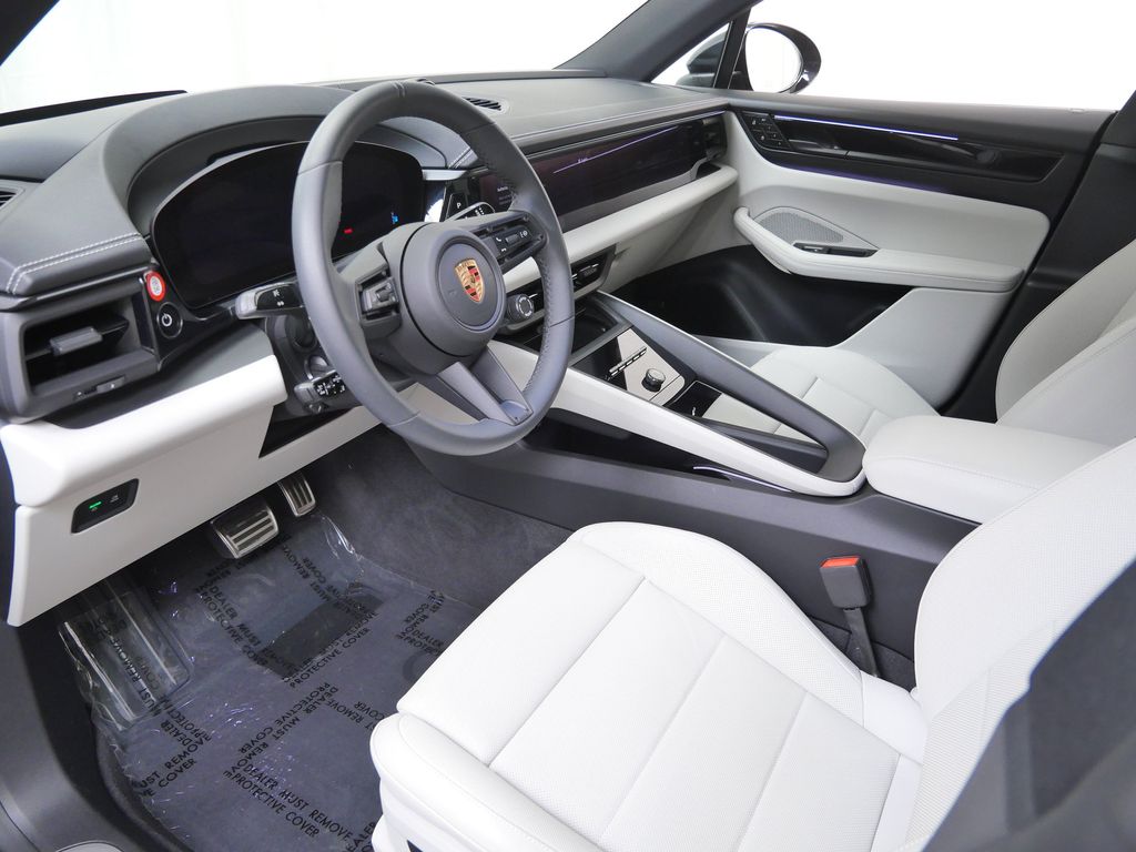 Thumbnail: 2025 Porsche Macan - 7