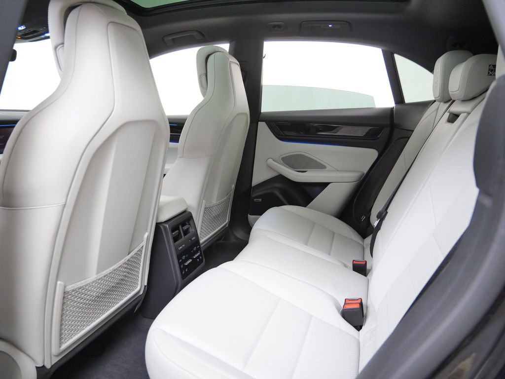 Thumbnail: 2025 Porsche Macan - 9