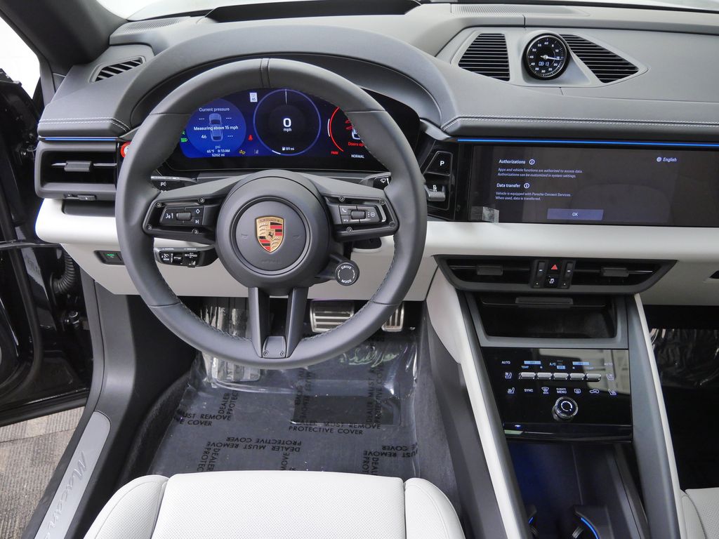 Thumbnail: 2025 Porsche Macan - 2