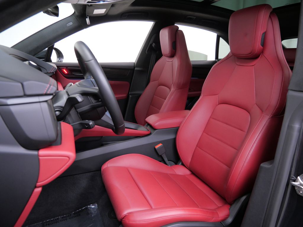 Thumbnail: 2025 Porsche Macan - 7