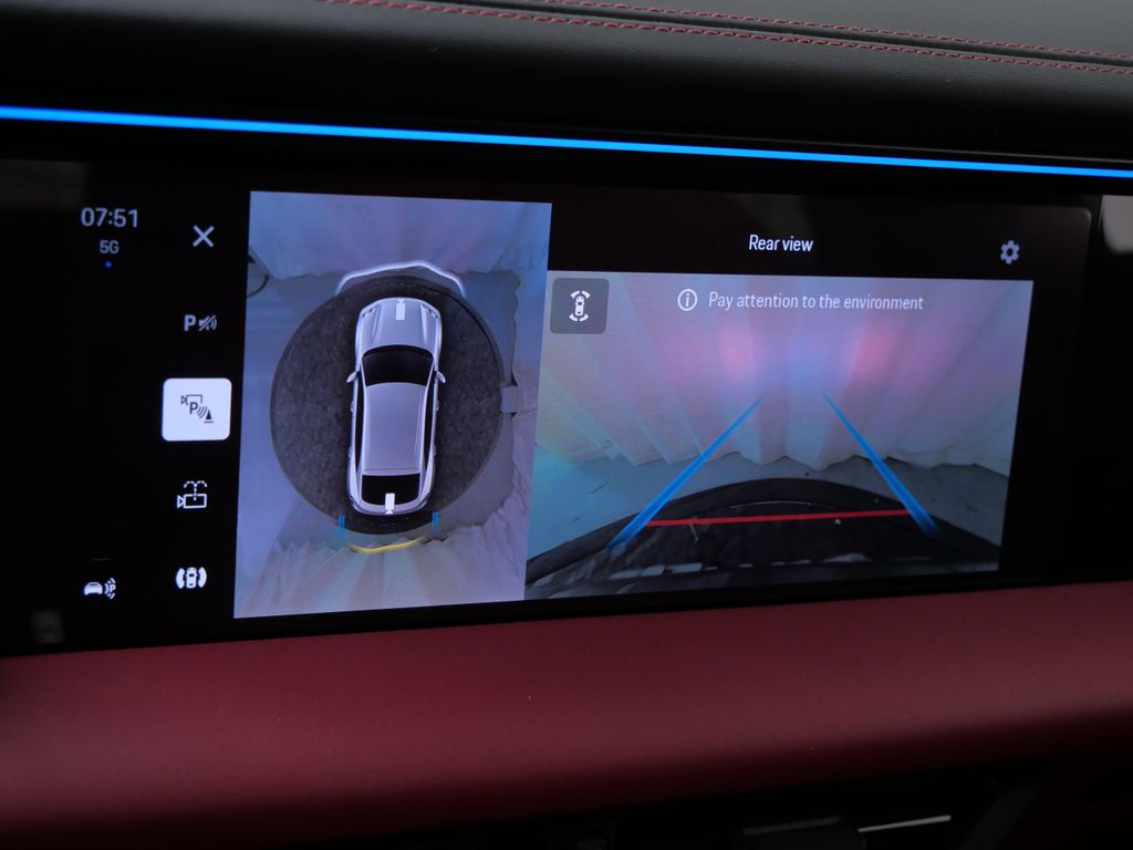 Thumbnail: 2025 Porsche Macan - 27