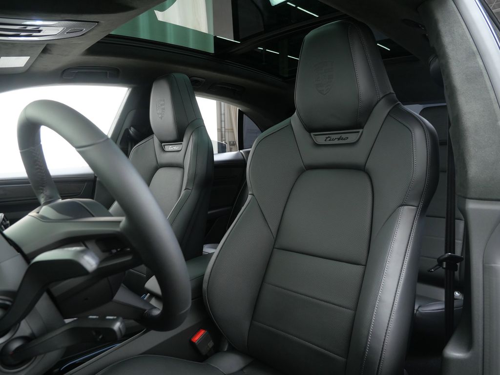 Thumbnail: 2026 Porsche Macan - 8