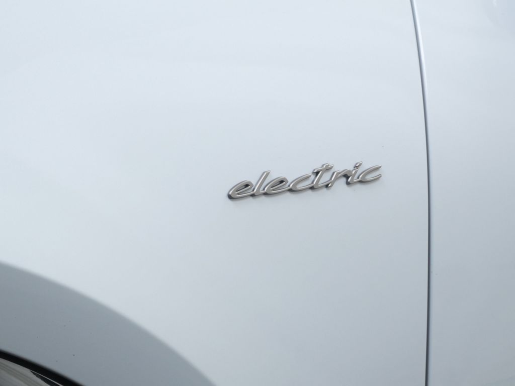 Thumbnail: 2026 Porsche Macan - 6