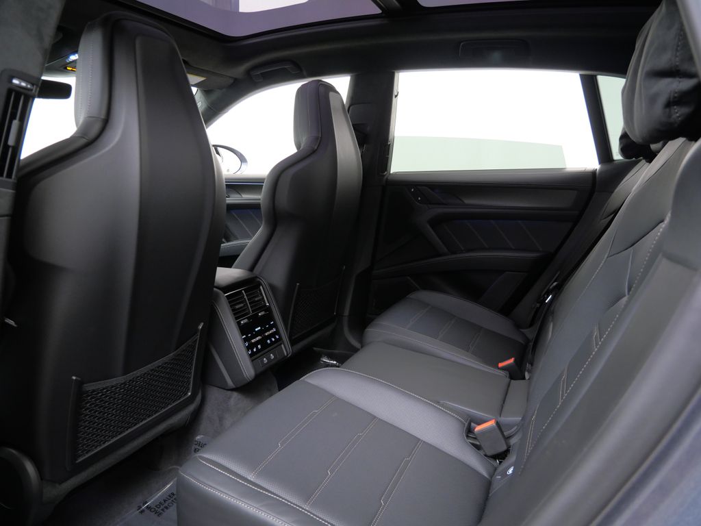 Thumbnail: 2026 Porsche Cayenne - 8