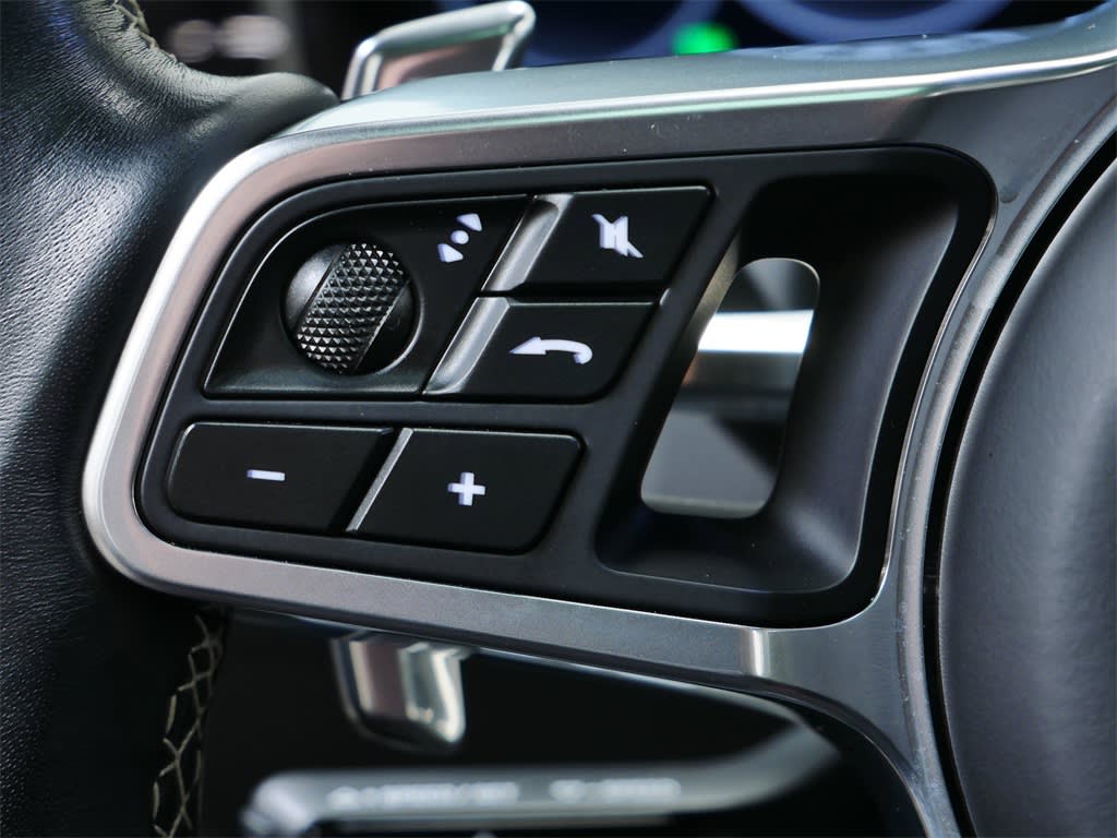 Thumbnail: 2023 Porsche Cayenne - 25