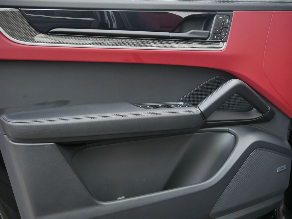 Thumbnail: 2025 Porsche Cayenne - 15