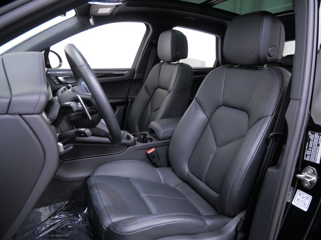 Thumbnail: 2023 Porsche Macan - 8