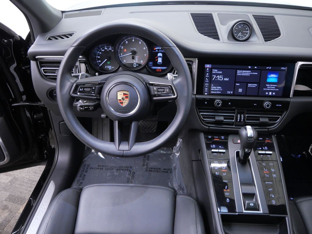 Thumbnail: 2023 Porsche Macan - 7