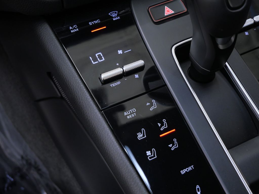 Thumbnail: 2023 Porsche Macan - 11