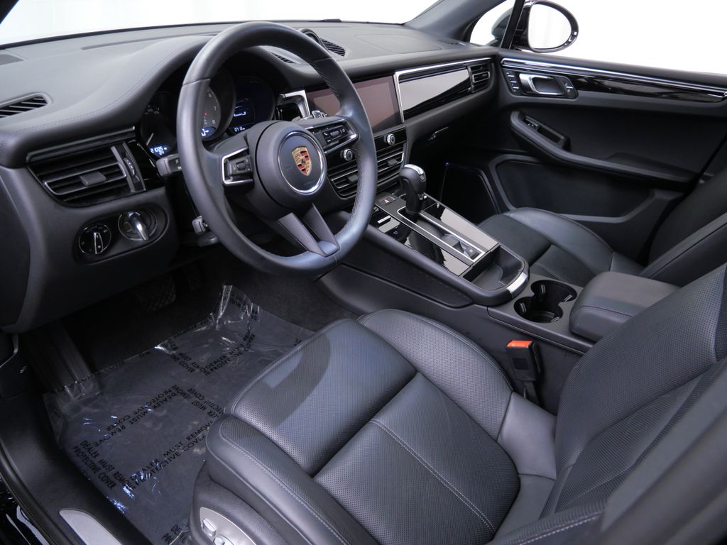 Thumbnail: 2023 Porsche Macan - 2