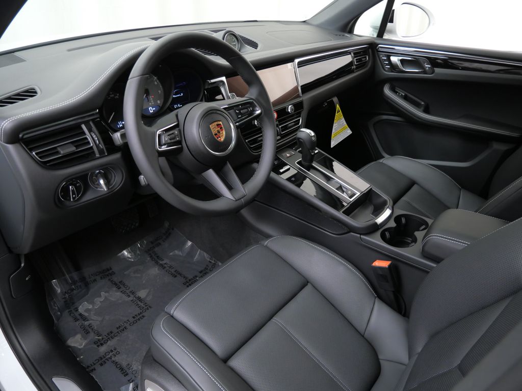Thumbnail: 2026 Porsche Macan - 2