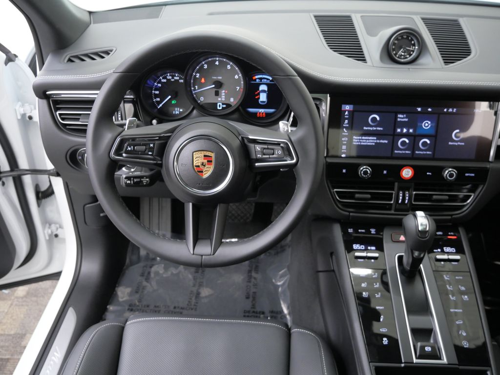 Thumbnail: 2026 Porsche Macan - 6