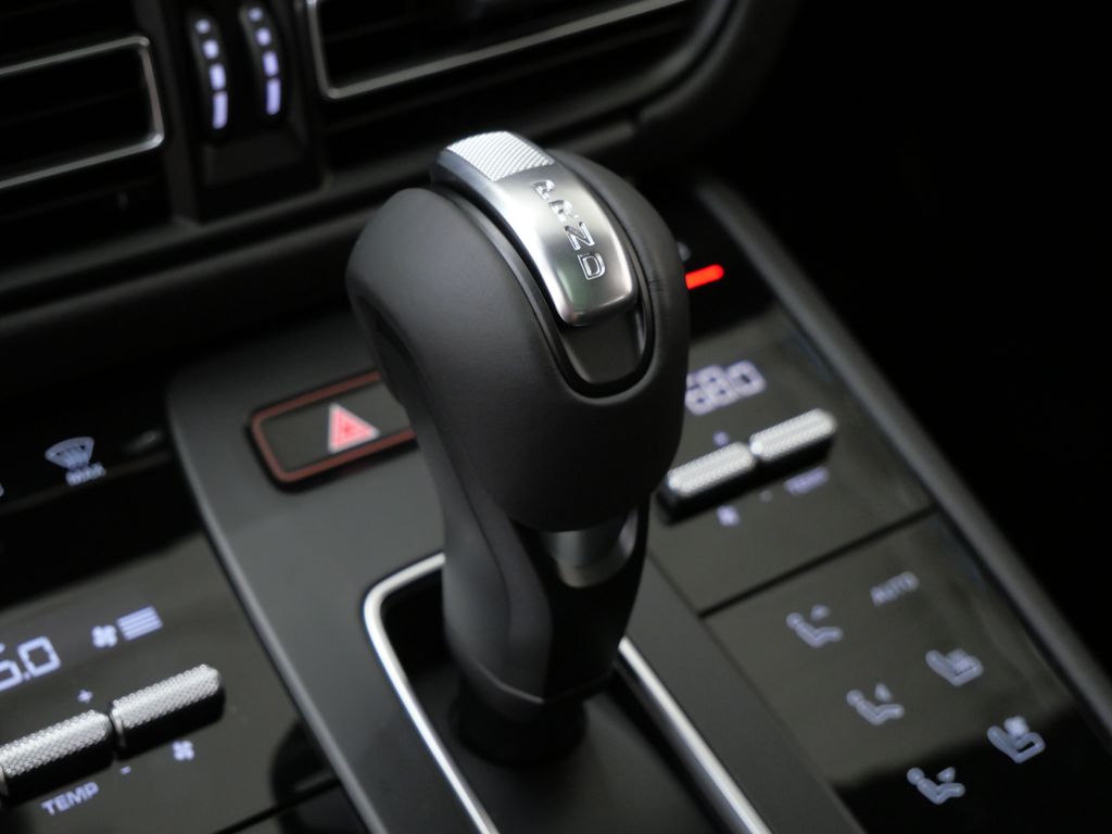 Thumbnail: 2026 Porsche Macan - 25