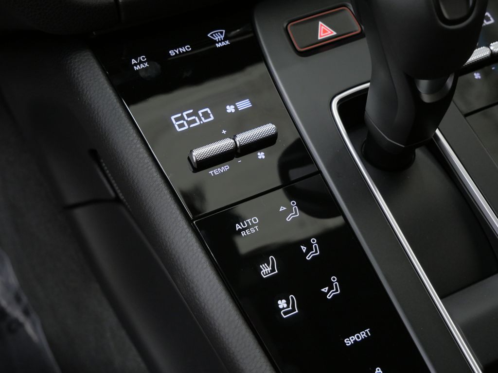 Thumbnail: 2026 Porsche Macan - 10