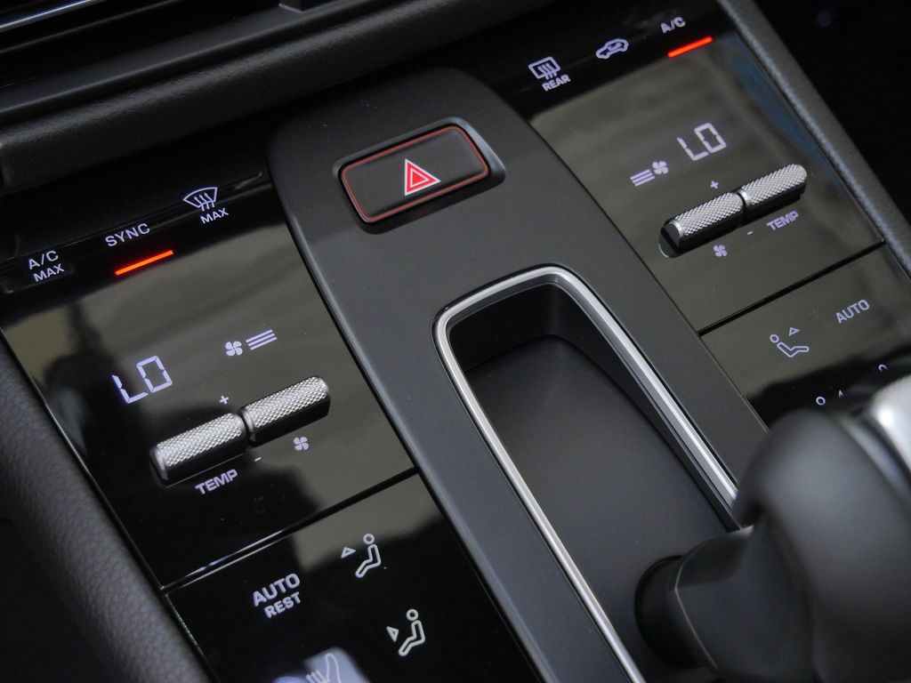Thumbnail: 2026 Porsche Macan - 11