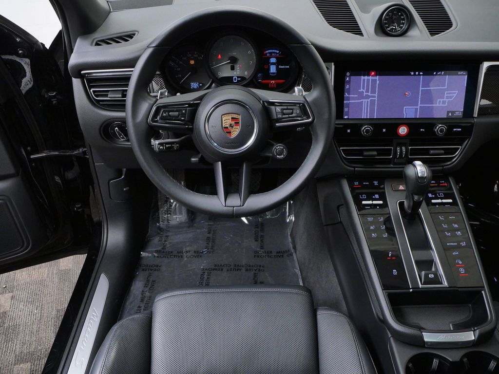 Thumbnail: 2023 Porsche Macan - 6