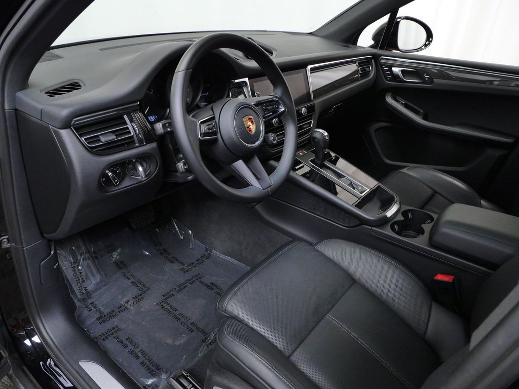 Thumbnail: 2023 Porsche Macan - 2