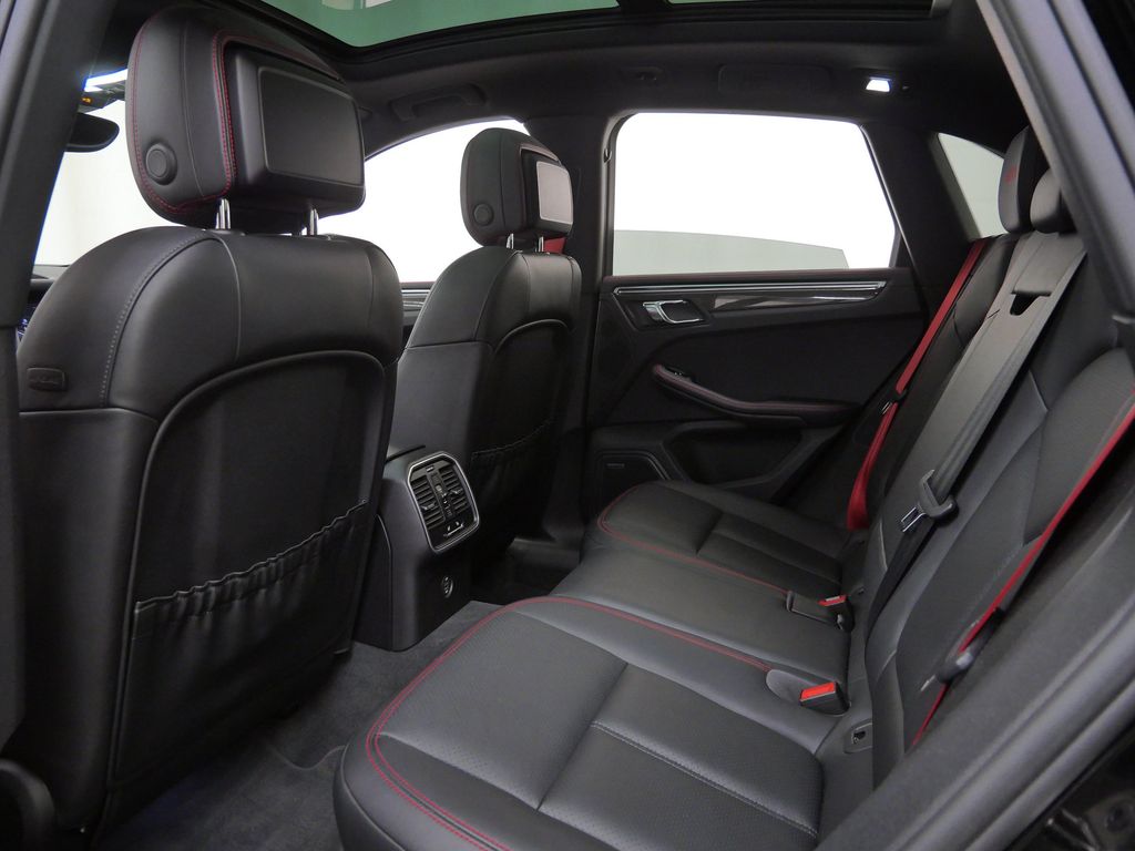 Thumbnail: 2017 Porsche Macan - 8