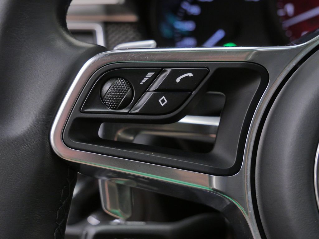 Thumbnail: 2017 Porsche Macan - 21