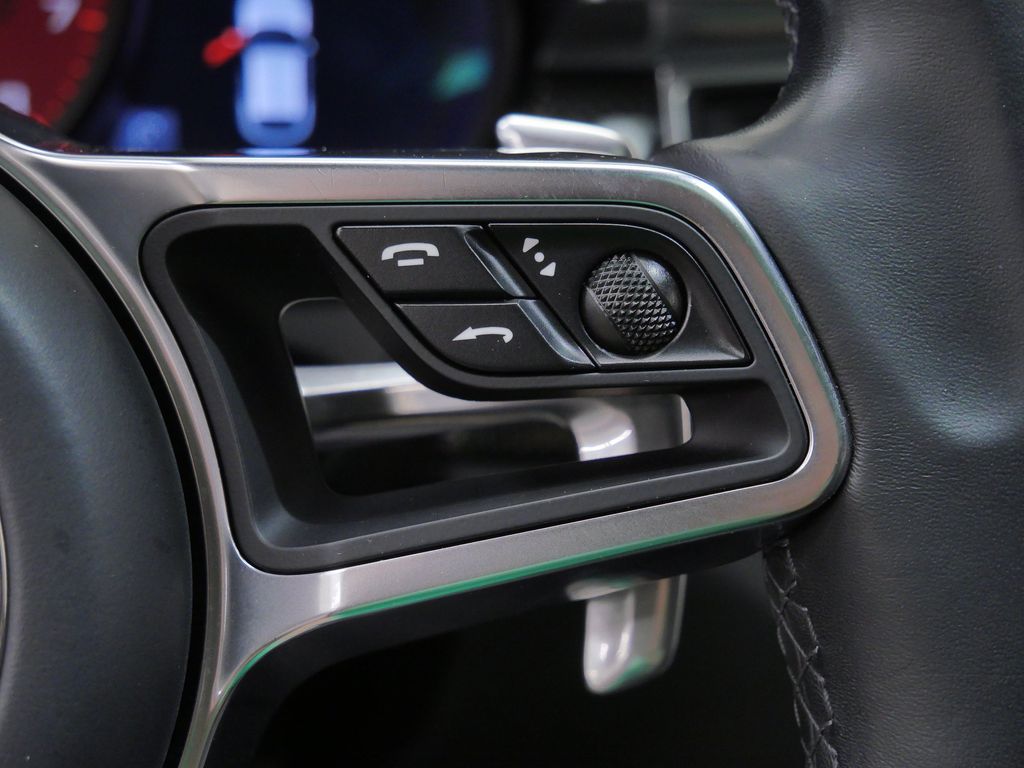 Thumbnail: 2017 Porsche Macan - 22