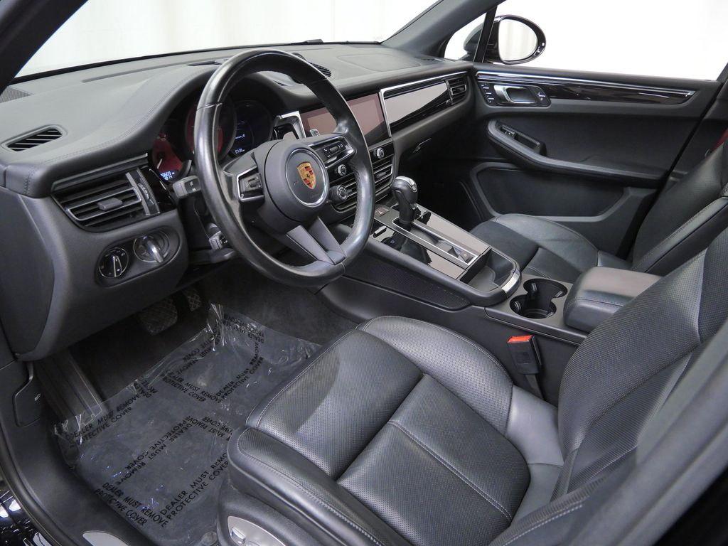Thumbnail: 2022 Porsche Macan - 2