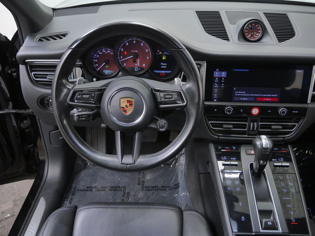 Thumbnail: 2022 Porsche Macan - 6