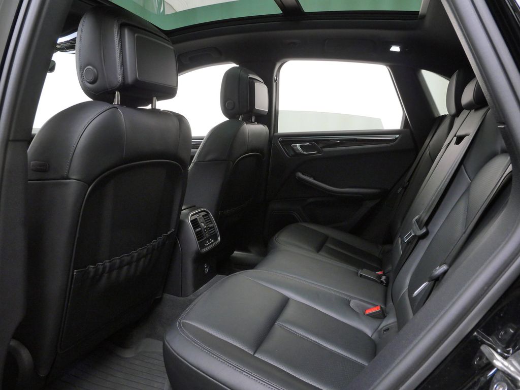 Thumbnail: 2023 Porsche Macan - 8